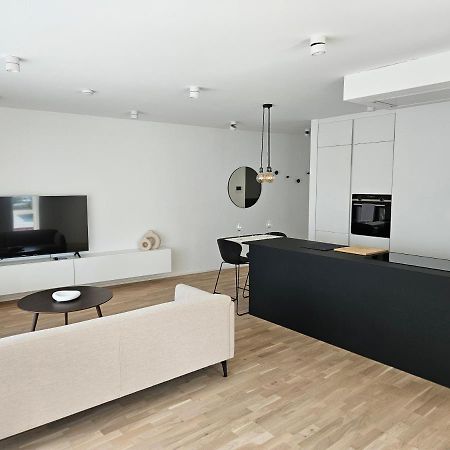 New Spacious Two Bedroom Center With Parking, Near Public Transport Luxembourg By Eksteriør billede