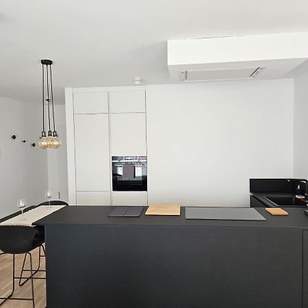 New Spacious Two Bedroom Center With Parking, Near Public Transport Luxembourg By Eksteriør billede