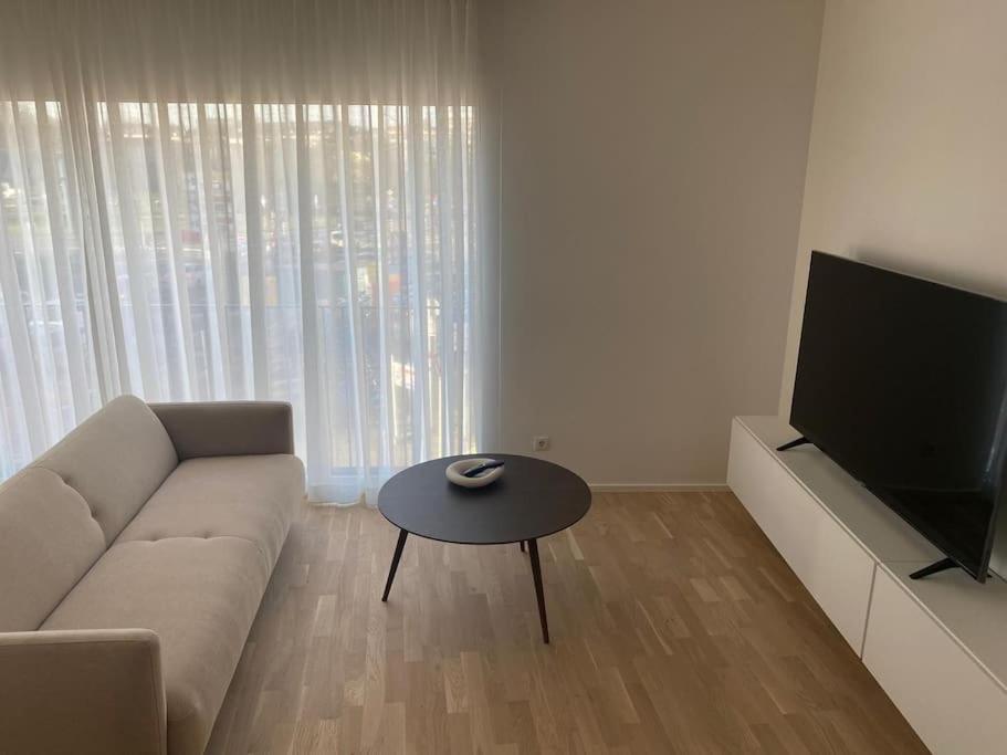 New Spacious Two Bedroom Center With Parking, Near Public Transport Luxembourg By Eksteriør billede