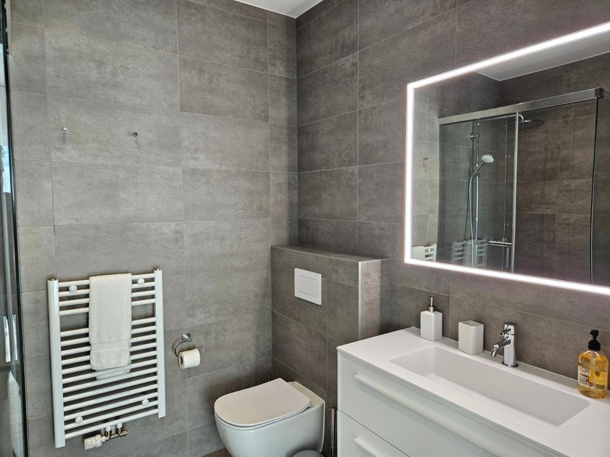 New Spacious Two Bedroom Center With Parking, Near Public Transport Luxembourg By Eksteriør billede