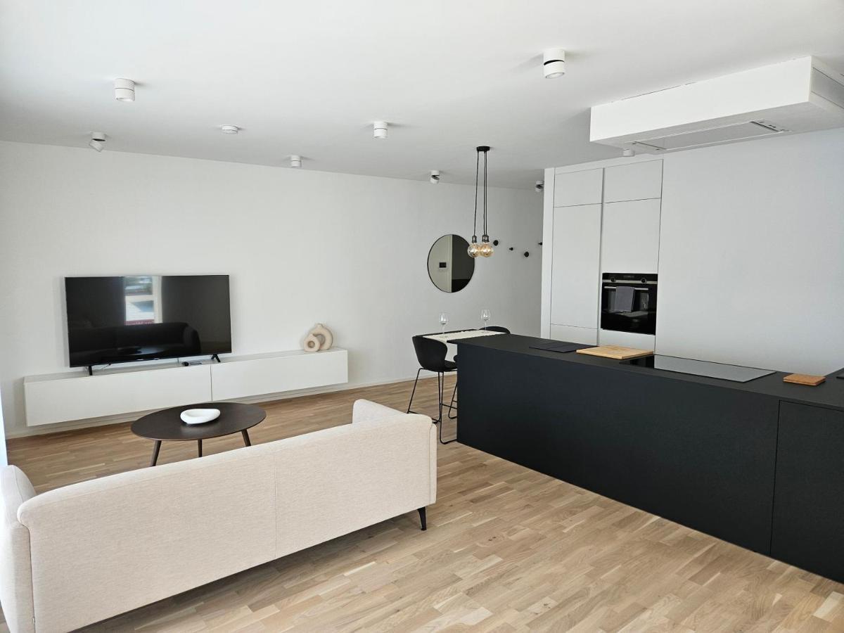 New Spacious Two Bedroom Center With Parking, Near Public Transport Luxembourg By Eksteriør billede