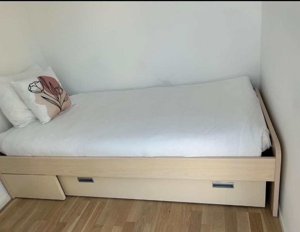 New Spacious Two Bedroom Center With Parking, Near Public Transport Luxembourg By Eksteriør billede